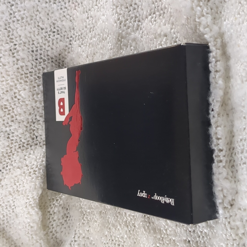 BETTY BOOP x ipsy That's So Betty Eyeshadow Palette, 12g/0.42oz - Picture 14 of 15